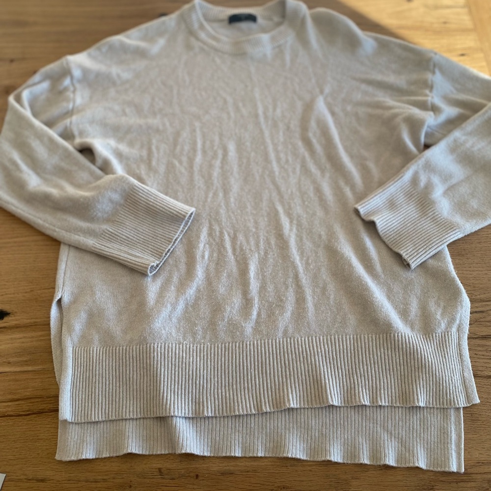 Tahari Super Soft Crew Neck Long Sleeve  Cream Sweater‎ Women’s XL Preloved